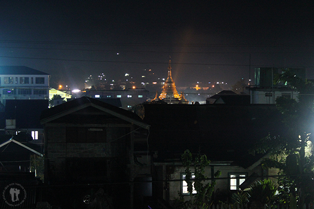 Noche en Kalaw desde la terraza del guesthouse