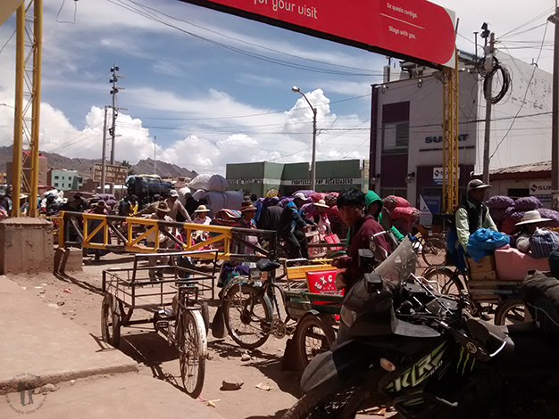 Ajetreo comercial en la frontera Perú - Bolivia