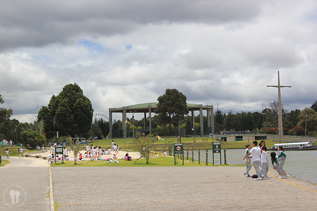 Niños de excursión en el parque Simón Bolívar