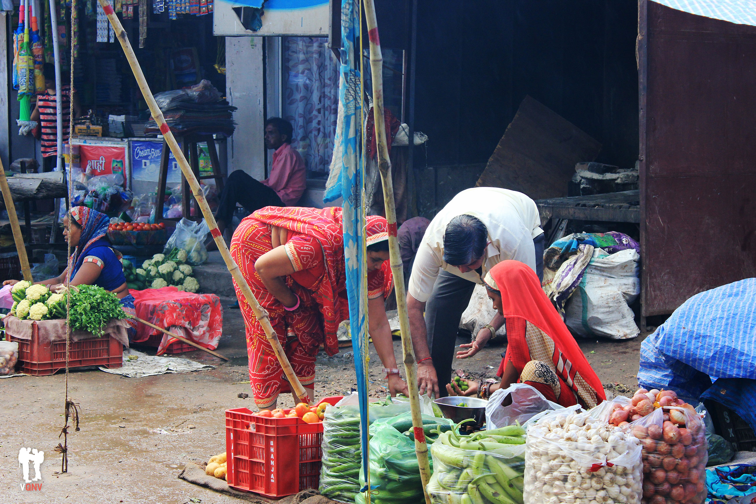 Comprando verduras en Bundi