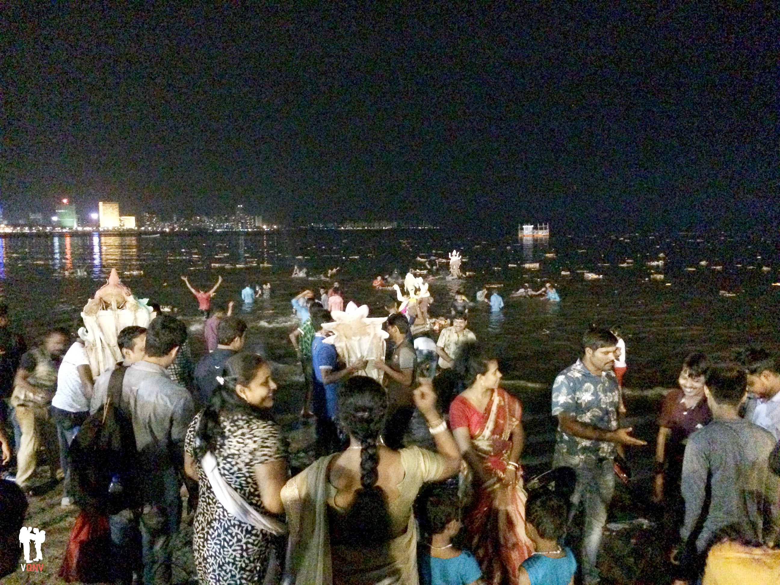 La procesión hasta el mar del Festival de Ganesh