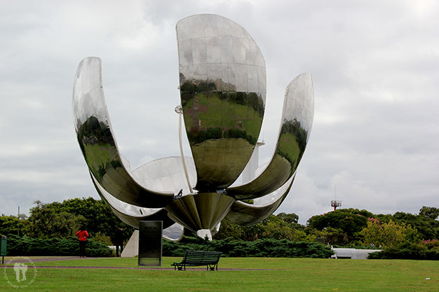 Plaza de las Naciones Unidas y su Floralis Genérica