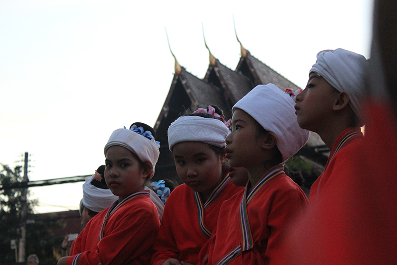 Baile tradicional de niñas tailandesas, Chiang Mai