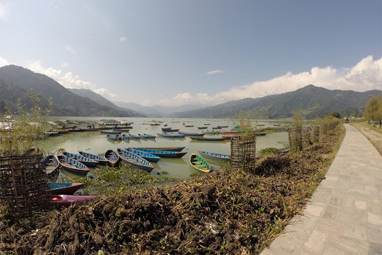 Lago Phewa en Pokhara
