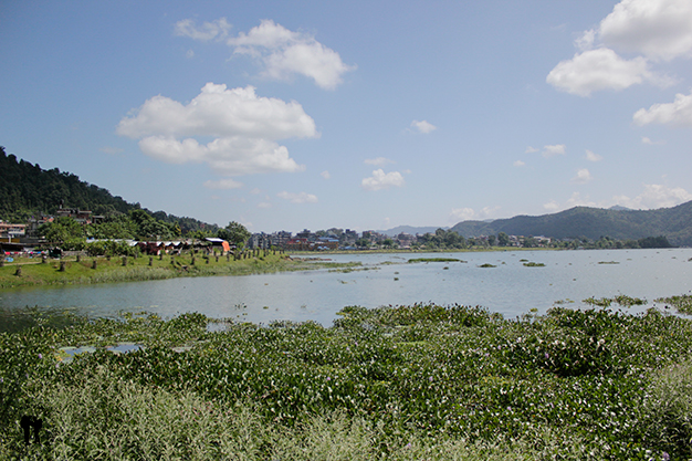 Phewa Lake, Pokhara, de camino a Sarangkot