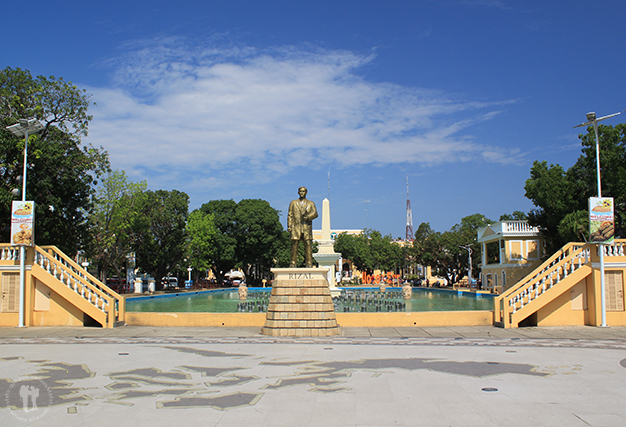 Plaza Rizal, con la estatua del héroe nacional