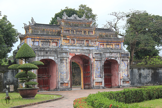 Una de las puertas interiores