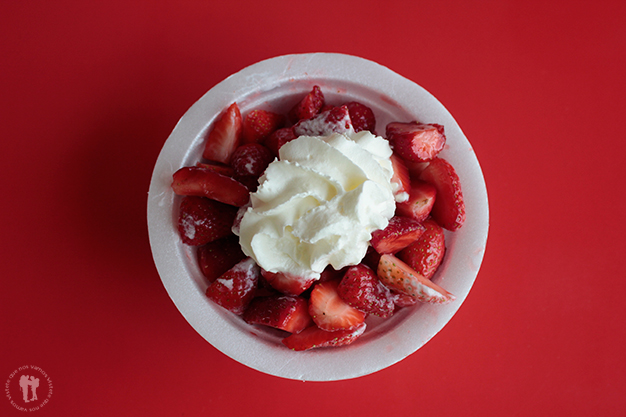 Fresas con nata y helado