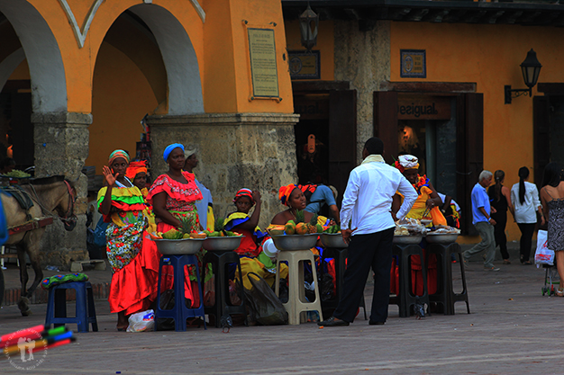 Palanqueras vendiendo fruta