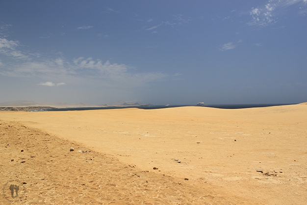 Al fondo el océano Pacífico