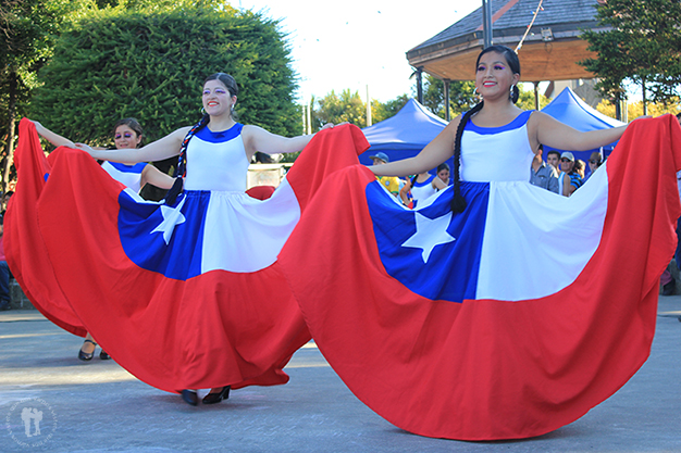 Representación de bailes tradicionales