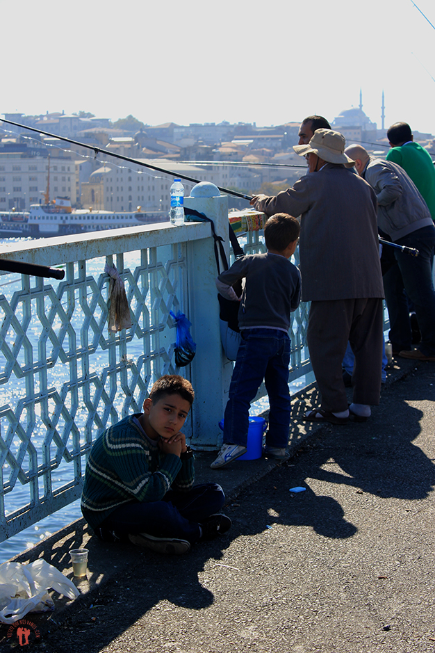 Pescadores en el Puente de Gálata