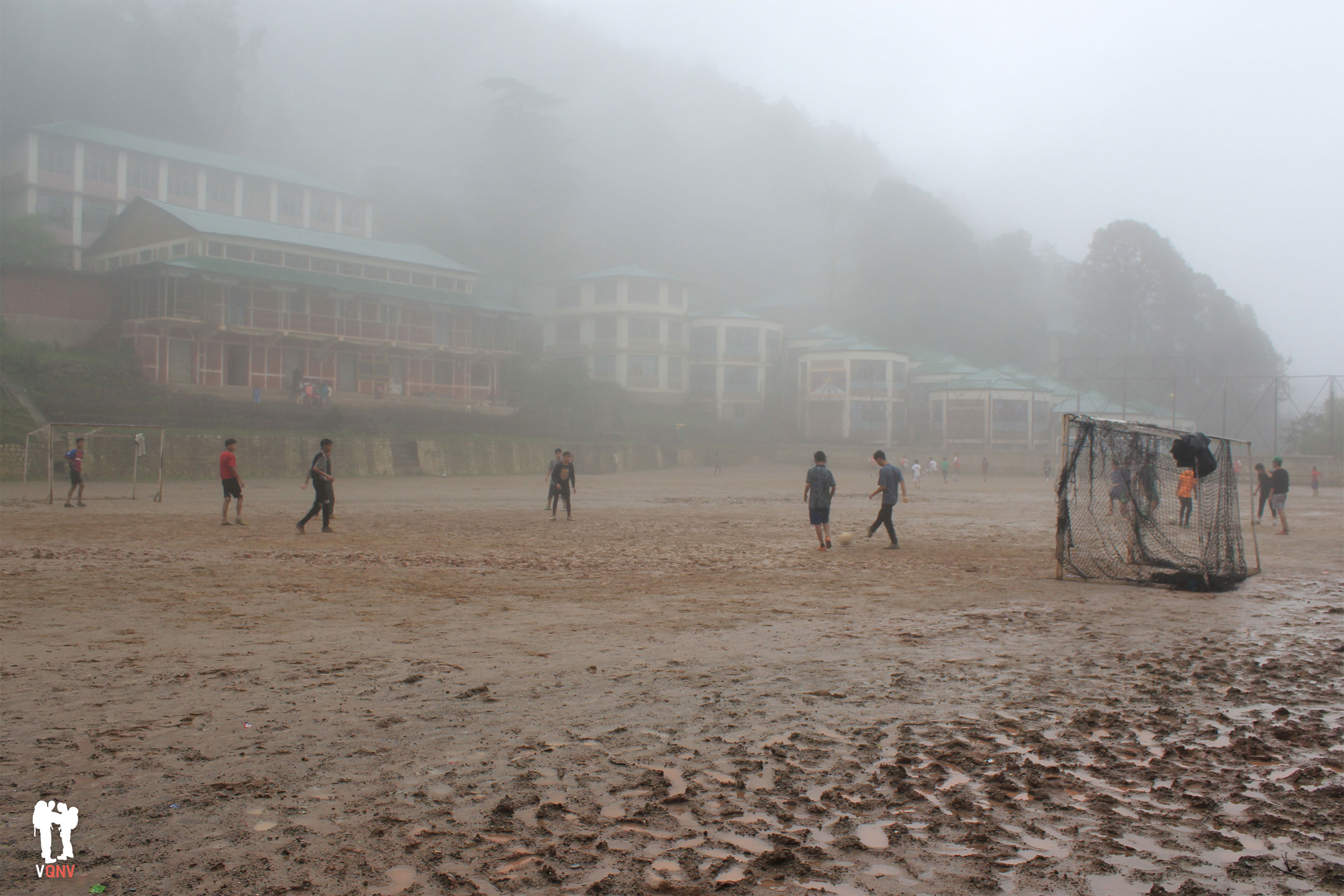 Partido de fútbol en Naddi