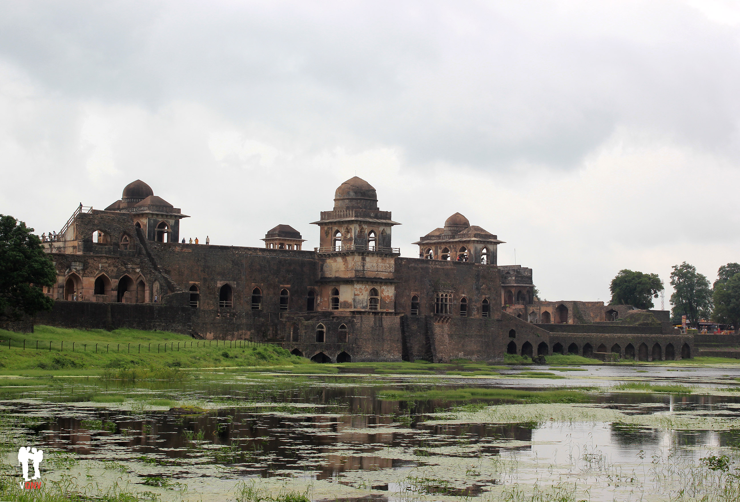 Jahaz Mahal en su apariencia de barco