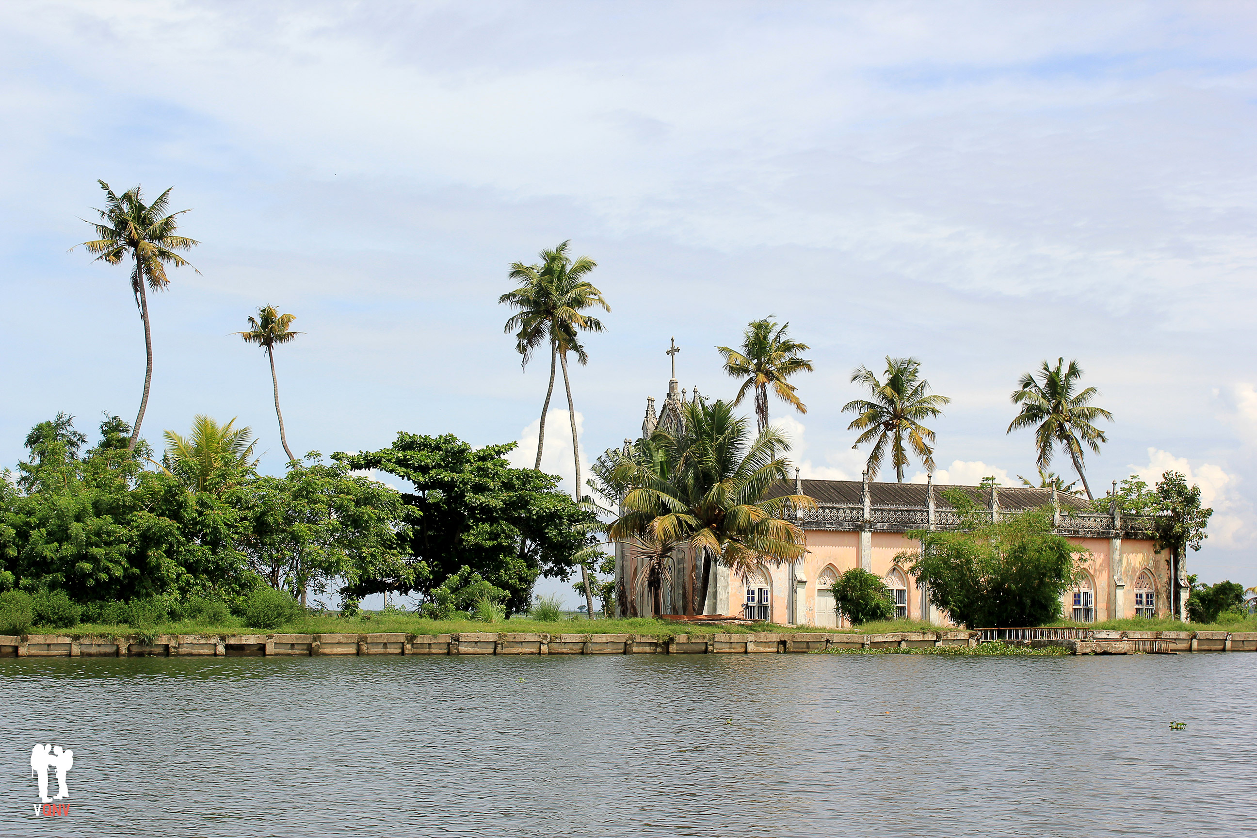 Iglesia en los backwaters de Alleppey