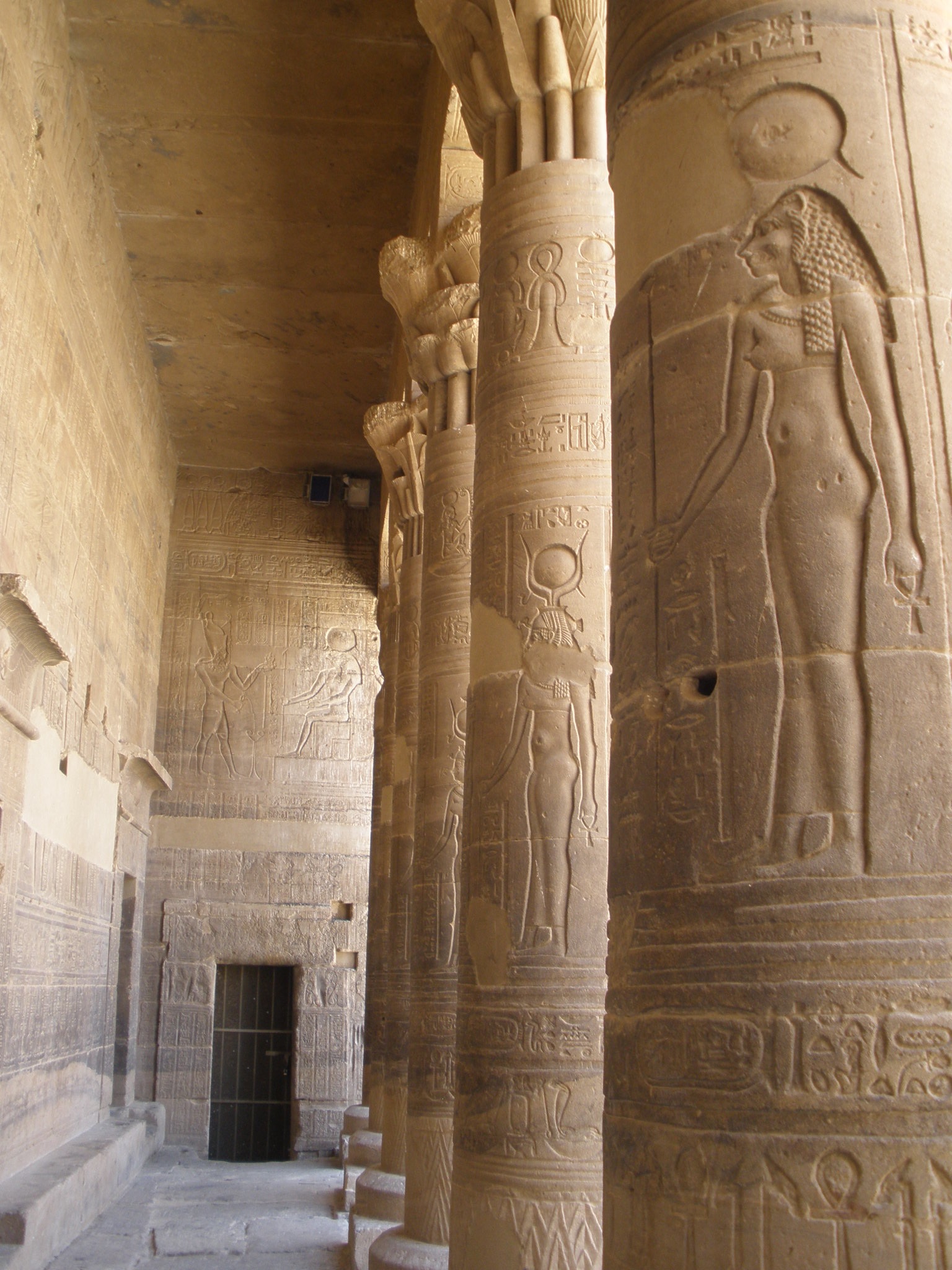 Detalles columnas en el Templo de File