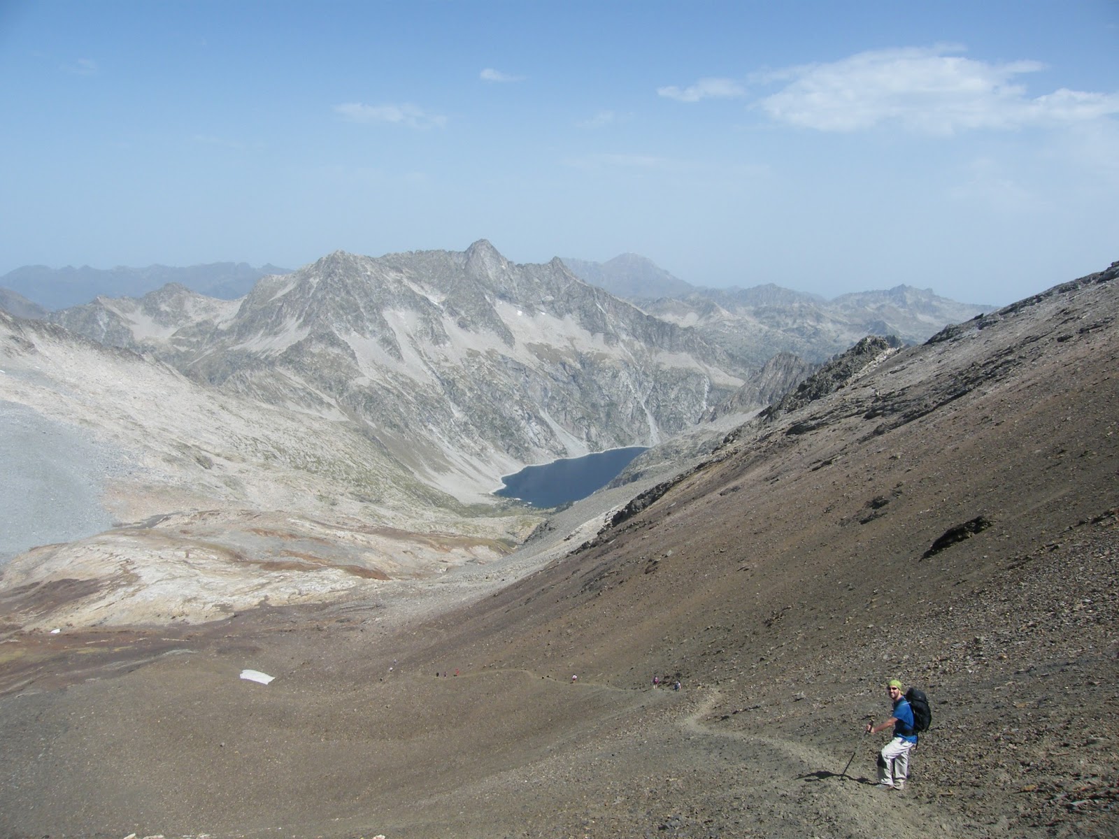 Larga bajada hacía el Lac de Cap Long